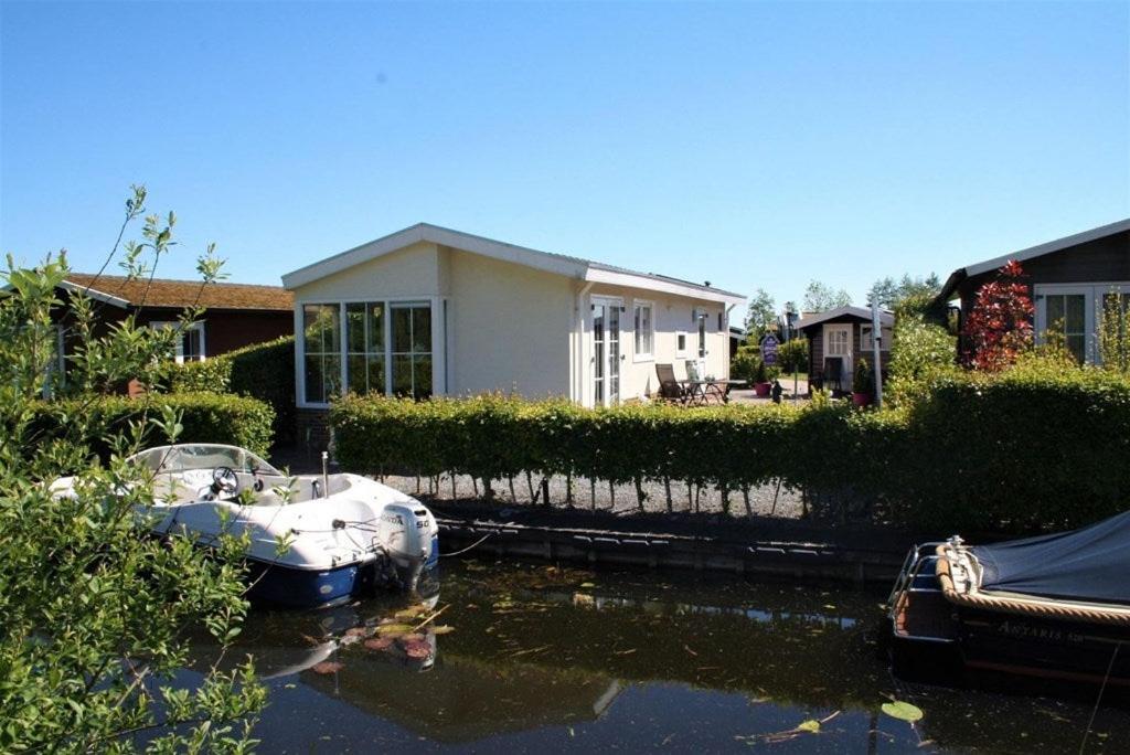 Resort Venetie Chalet Nr.42 in Giethoorn, Netherlands