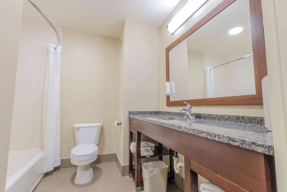 Comfort inn Ottawa Kansas - photo 13