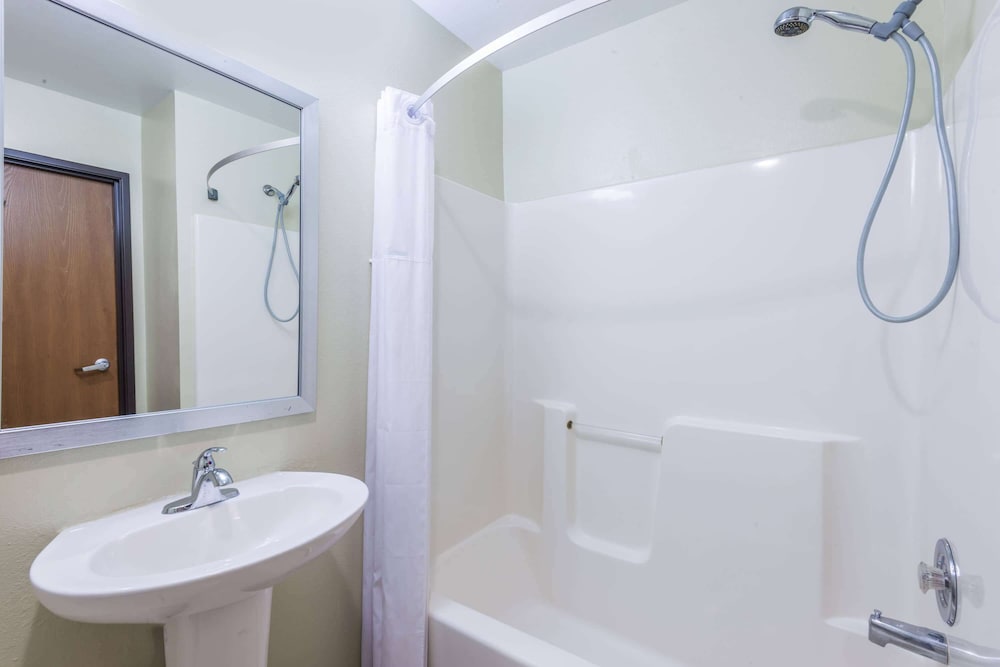 Days Inn by Wyndham Pueblo - photo 11