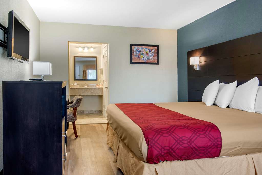 Econo Lodge Freeport Brunswick Area - photo 15