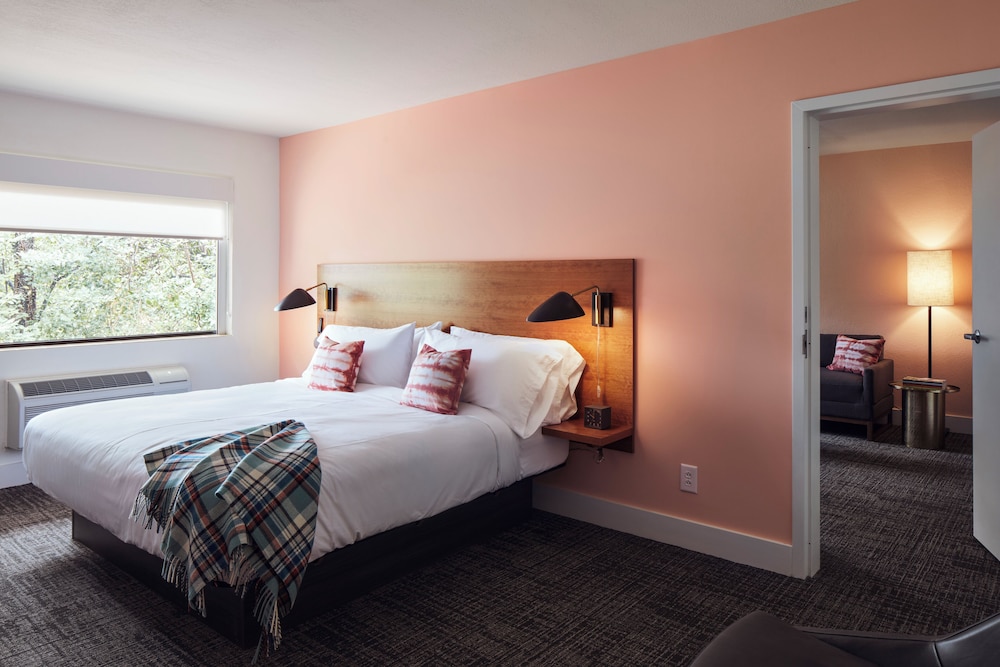 The Longleaf Hotel - photo 9