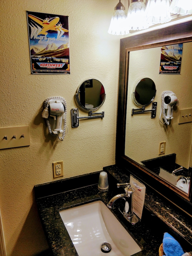 Amelia's Landing Hotel - photo 25
