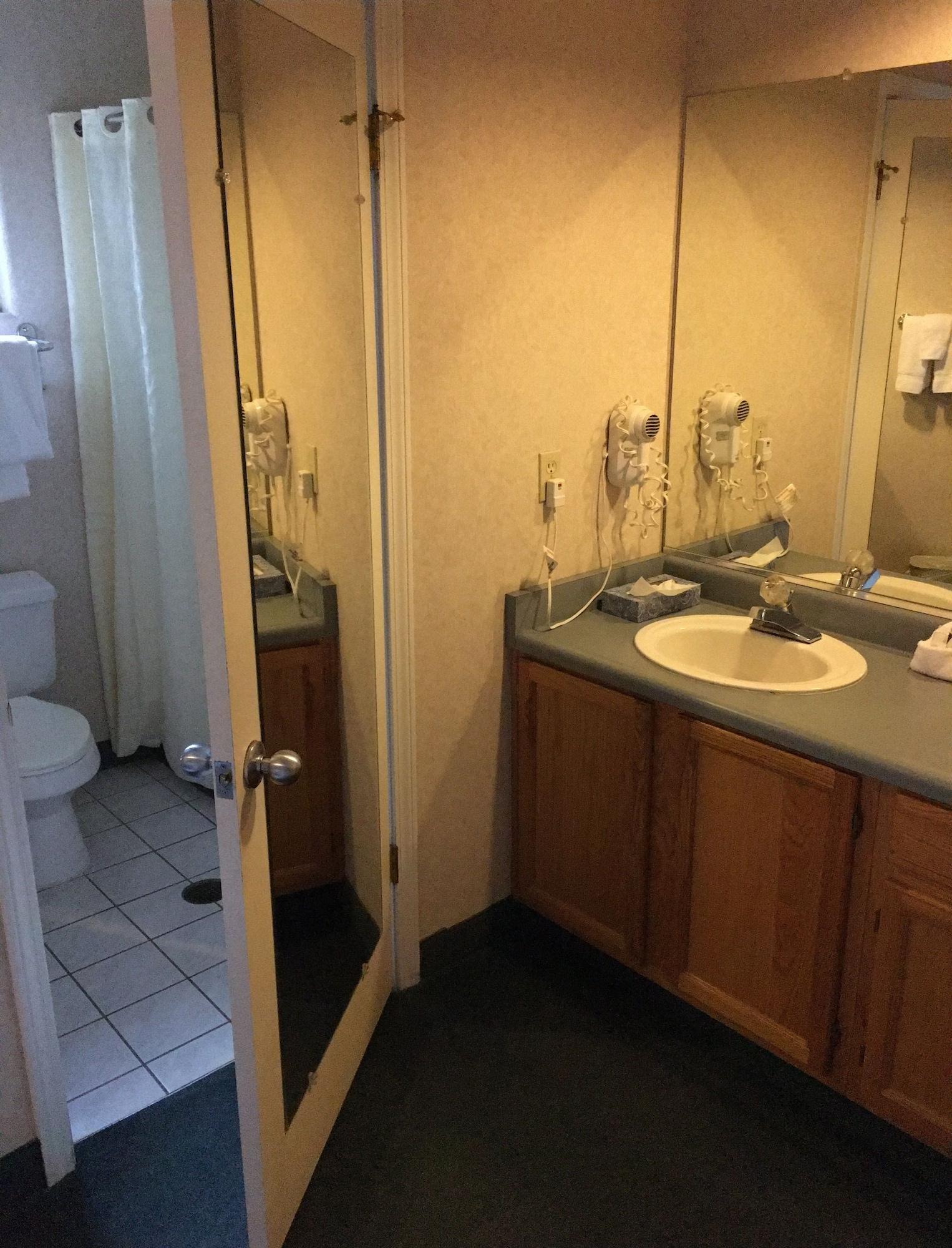 Garden Inn and Suites Fresno - photo 25