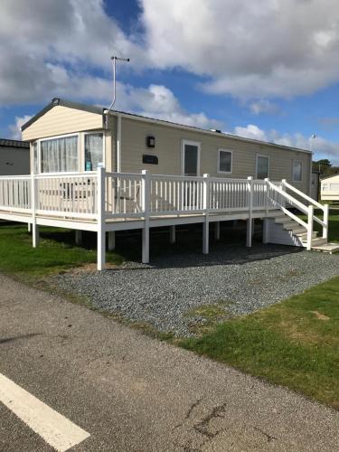 Lizard Mullion holiday caravan - last minute hotel in Mullion