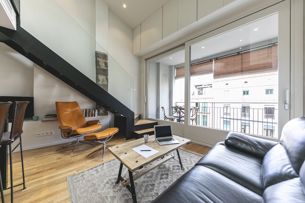 Bravissimo La Rambla Penthouse with large terrace — 4-Star Luxury Hotel in Girona, Spain