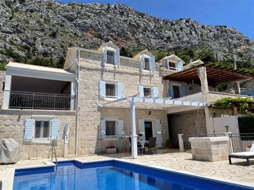Villa Nareste — 4-Star Luxury Hotel in Dugi Rat, Croatia