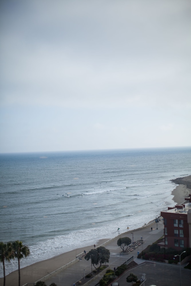 Crowne Plaza Ventura Beach by IHG - photo 34