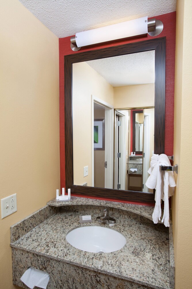 Courtyard by Marriott Burlington Williston - photo 8