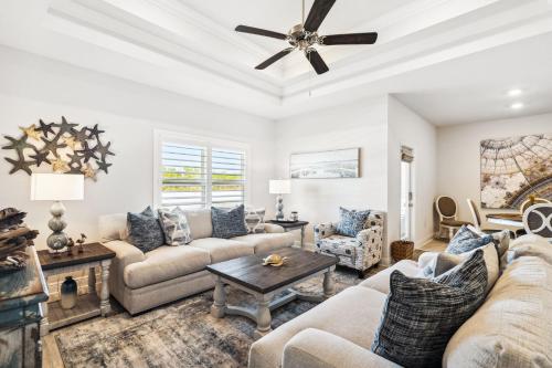 On Seabatical in Windmark Resort Bikes Walk to Beach Pool Beach Gear Golf Cart Incl in Port Saint Joe, United States