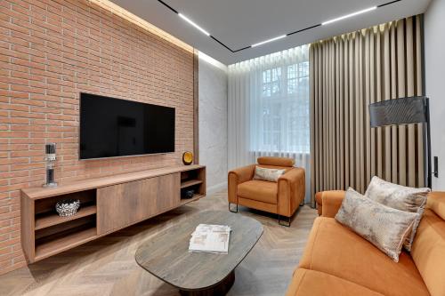 Old Town Szeroka Suites by Downtown Apartments — 4-Star Luxury Hotel in Gdansk, Poland