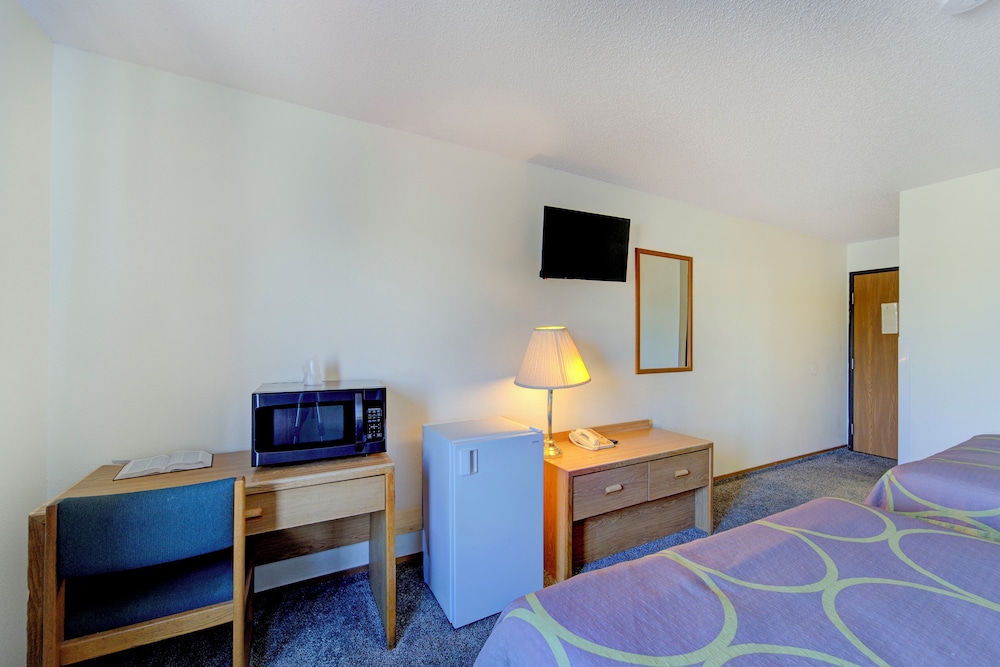 Capital O Amerihost Inn and Suites Kingdom City Hwy 54 MO - photo 31