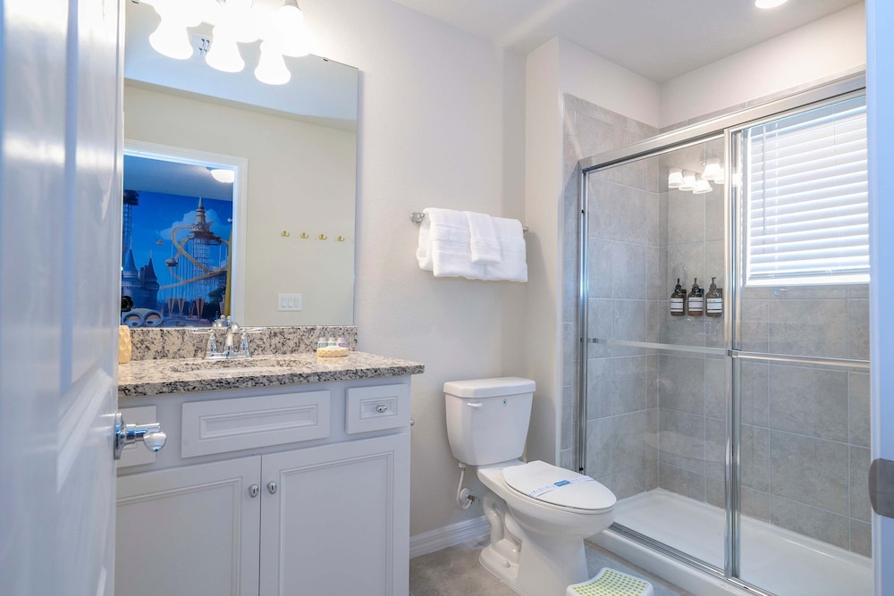 Amazing 5 Suite Home With Resort style Amenities - photo 47
