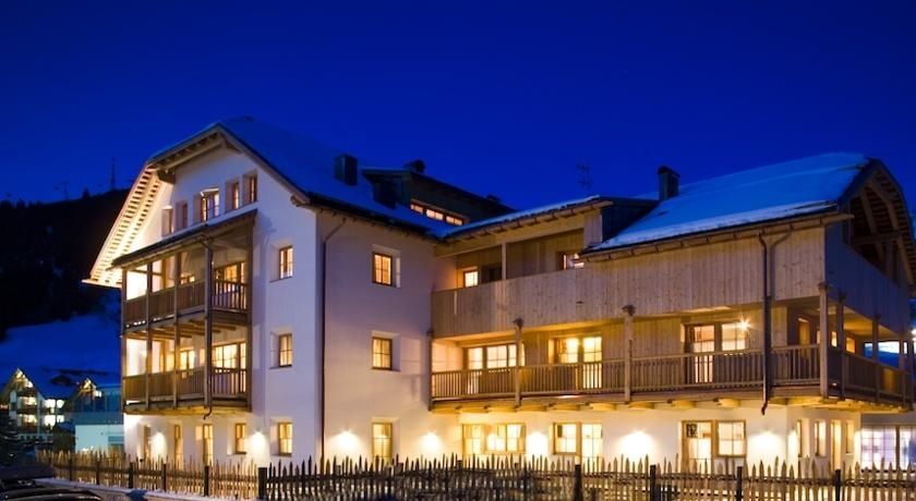 Nei Y Suredl NeveSole — 4-Star Luxury Hotel in Corvara In Badia, Italy