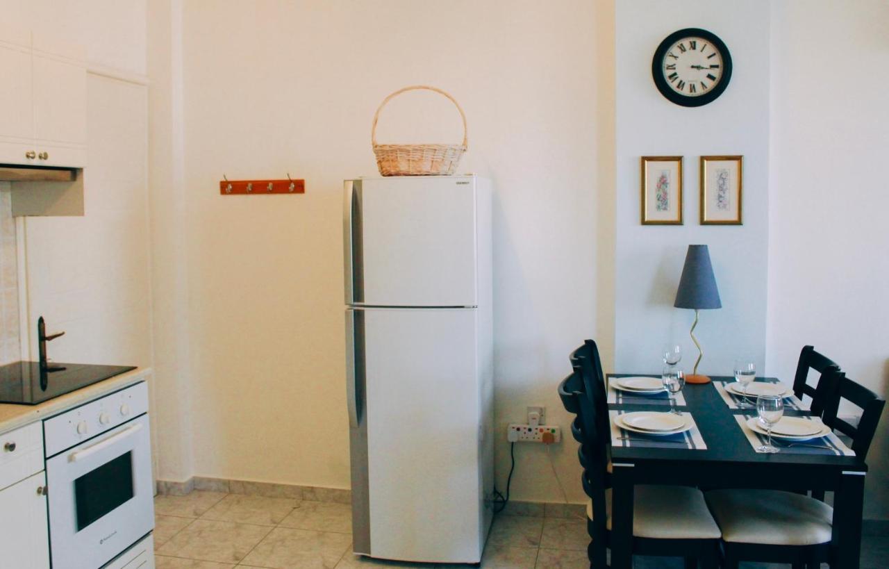 Cozy 1 bedroom apartment in walking distance to the municipal beach