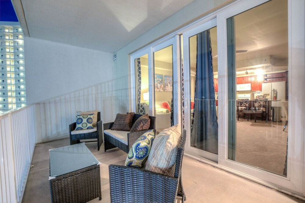 Laketown Wharf Resort by Aneliya's Rentals - photo 671