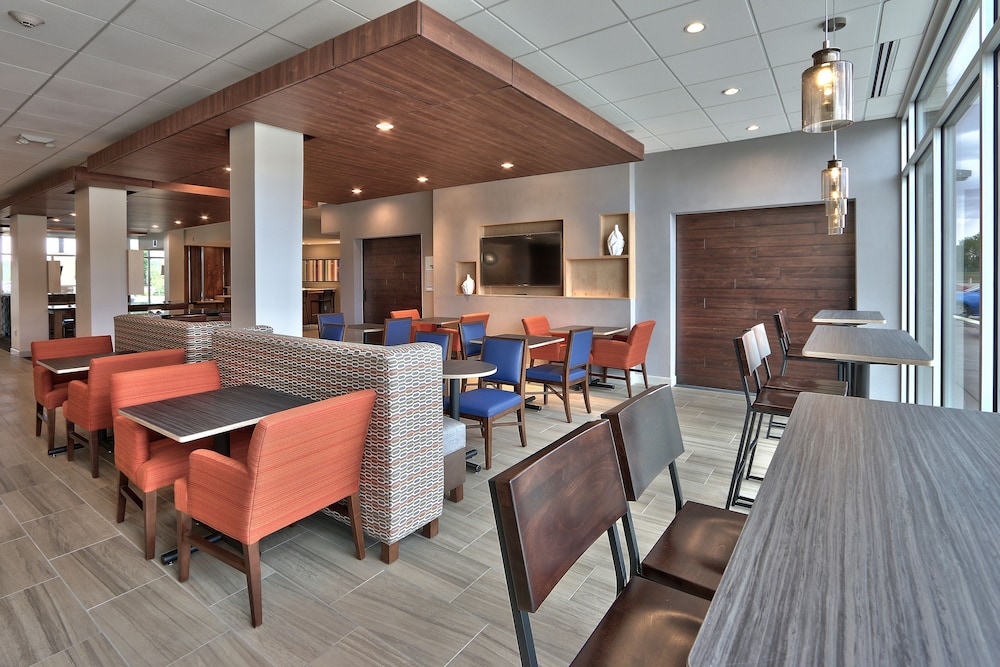 Holiday Inn Express & Suites Roswell by IHG - photo 34