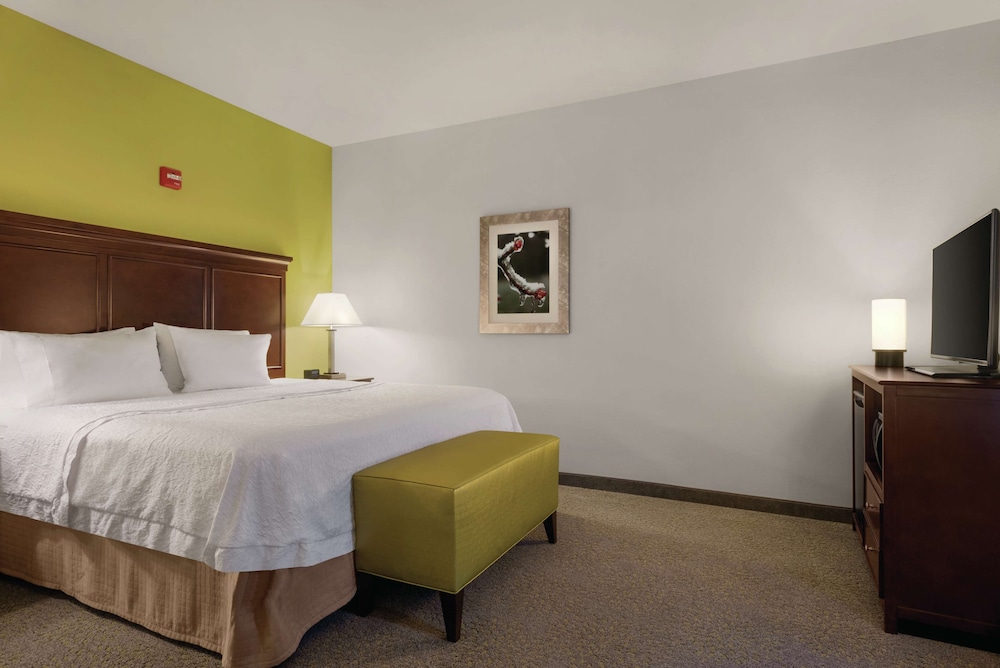 Hampton Inn & Suites Mishawaka South Bend at Heritage Square - photo 20
