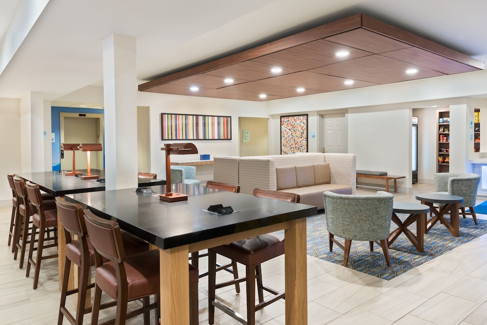 Holiday Inn Express & Suites Columbus Airport East by IHG - photo 39