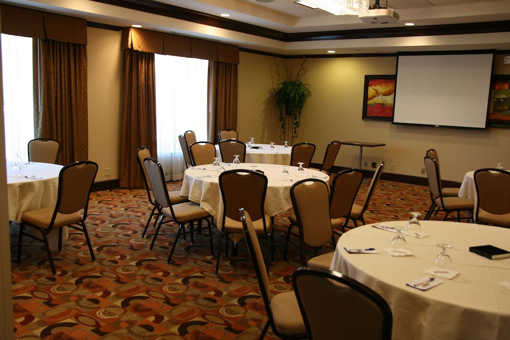 Hilton Garden Inn Cincinnati Blue Ash - photo 26