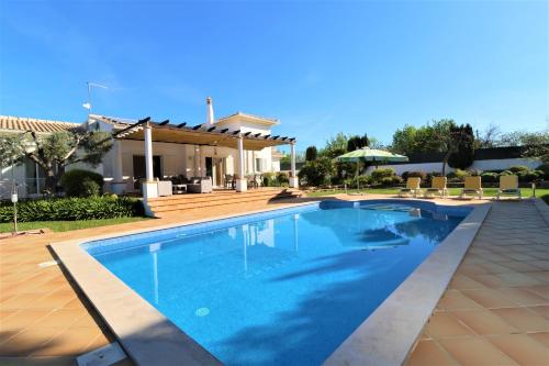 Villa Jóia 3 Bedroom Villa with Swimming pool in Boliqueime near Vilamoura Algarve — 4-Star Luxury Hotel in Boliqueime, Portugal