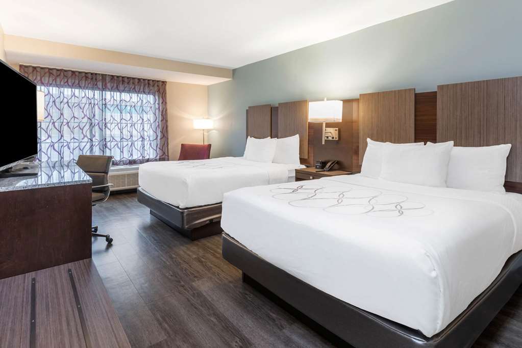 La Quinta Inn & Suites by Wyndham Aberdeen APG - photo 11