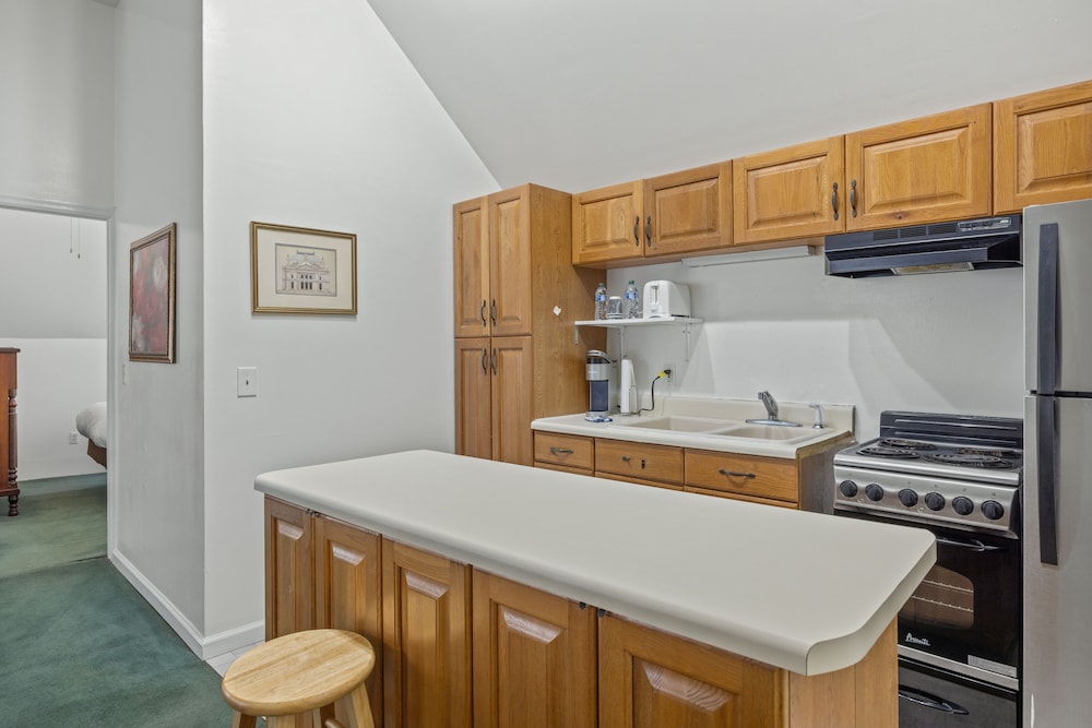 Coombs Inn and Suites - photo 24