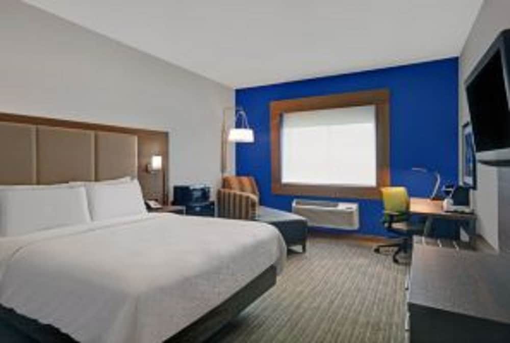 Holiday Inn Express & Suites Detroit Dearborn by IHG - photo 14