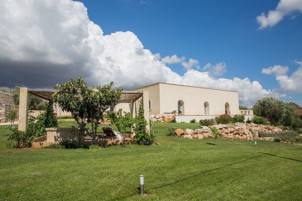 Azienda Agricola Spirdo — 4-Star Luxury Hotel in Ruffano, Italy