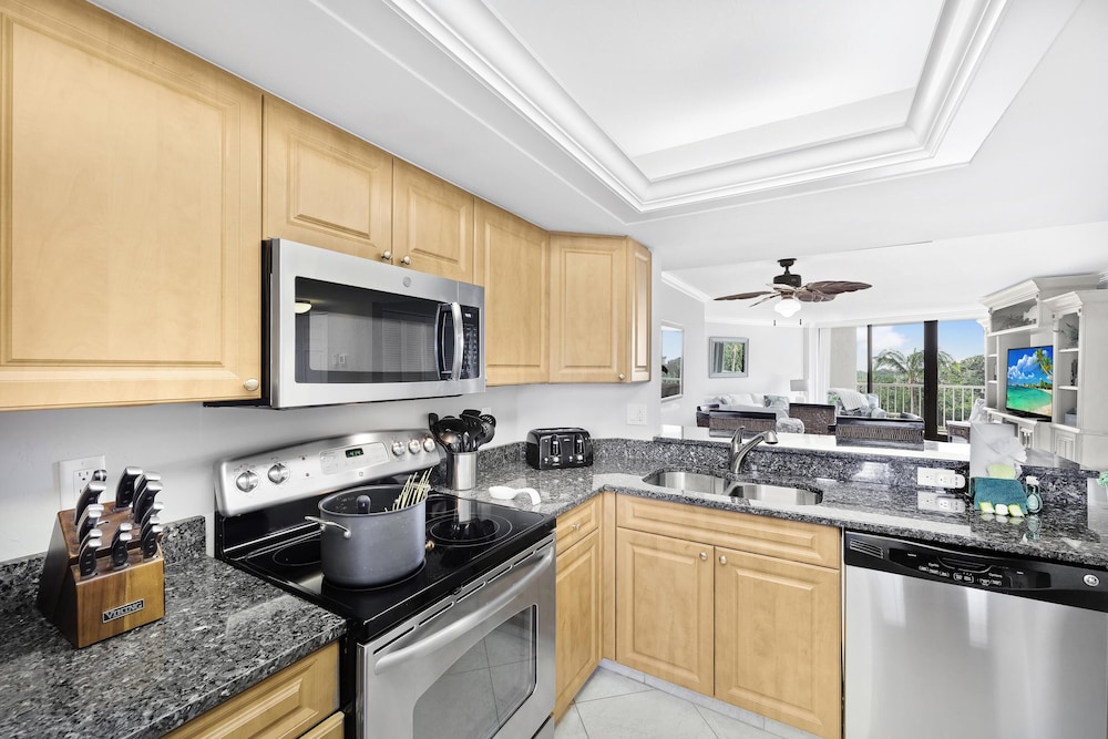Beachfront condo in resort style community with pool - photo 16