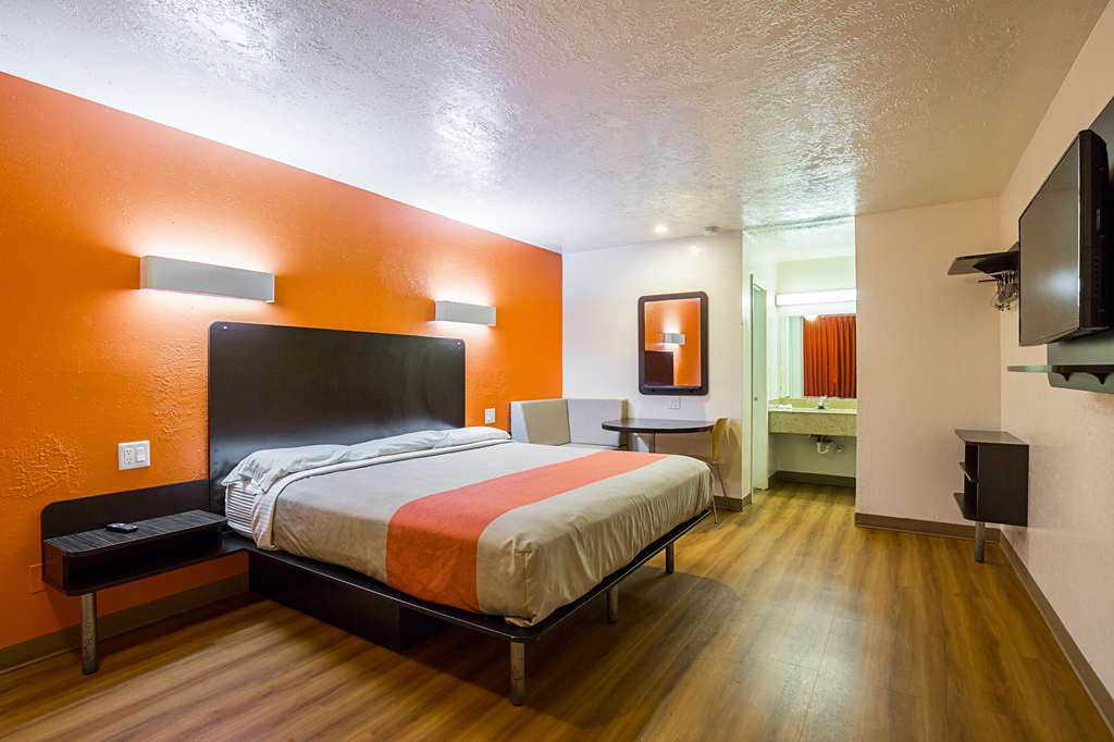 Motel 6 Madisonville TX - photo 14