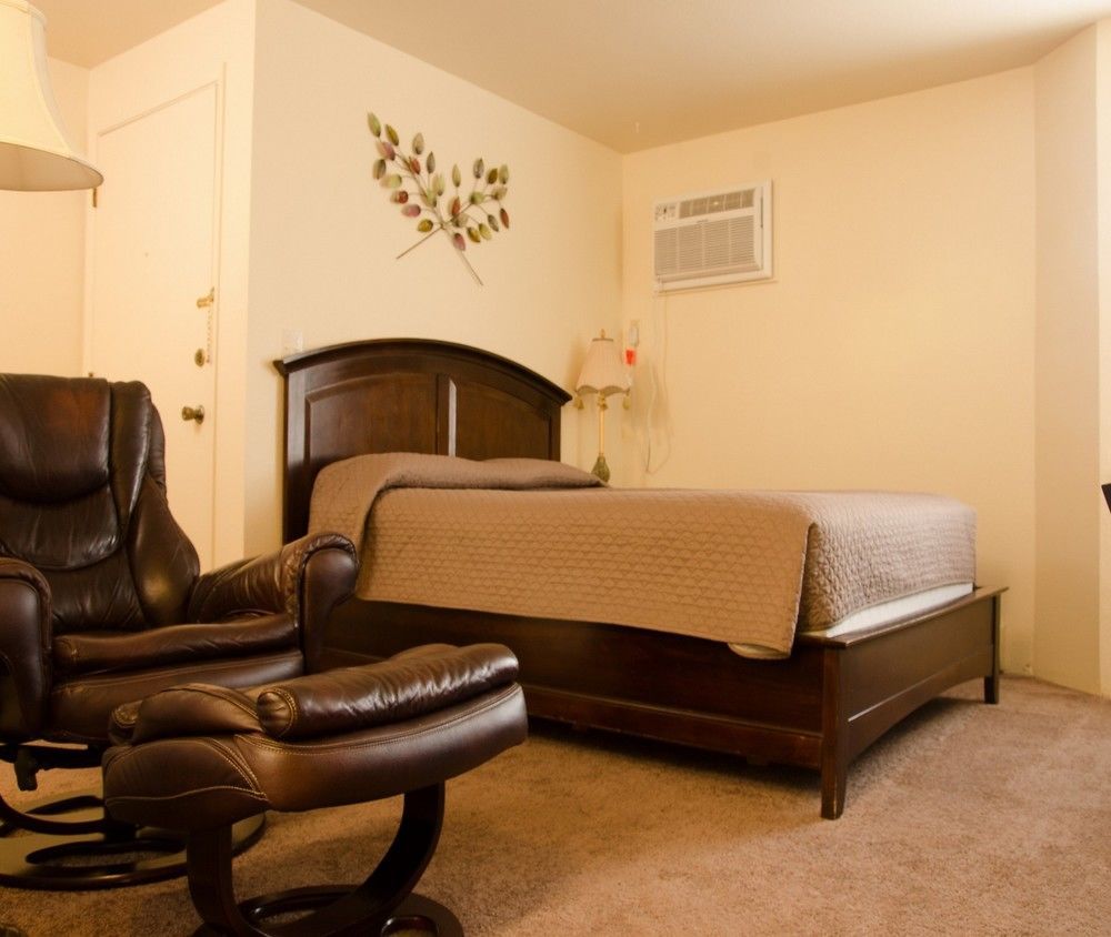 Bond Hotel & Extended Stay - photo 13