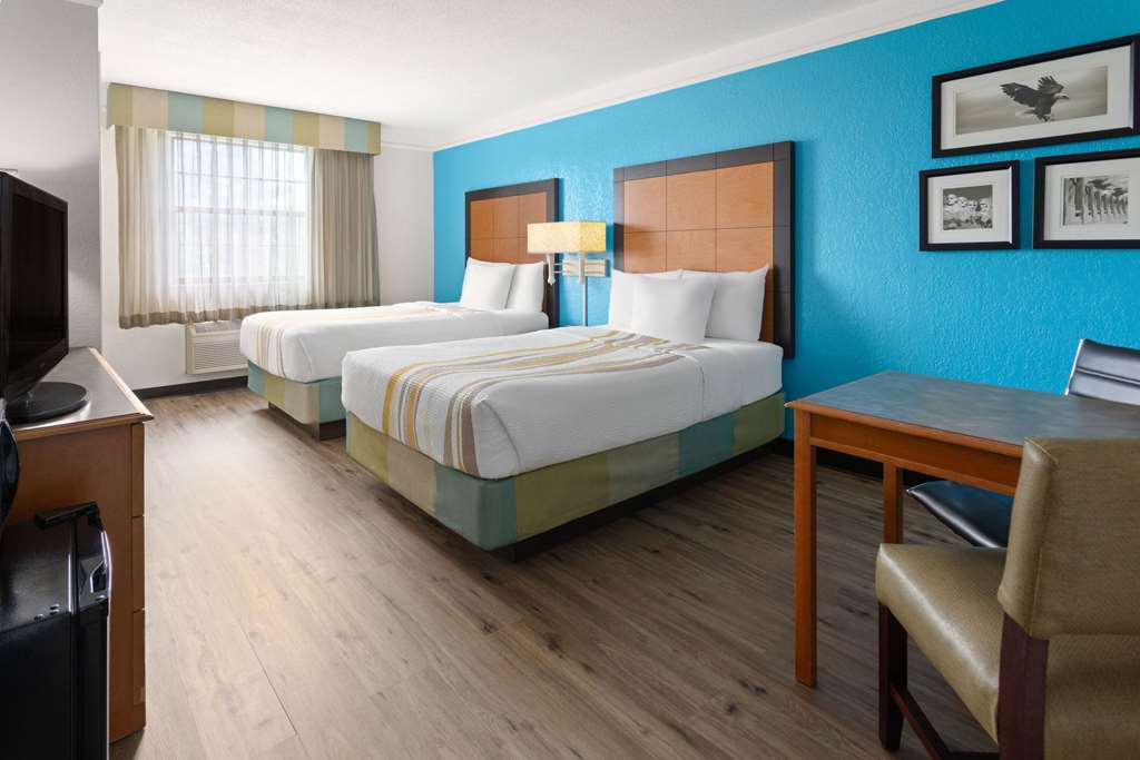 La Quinta Inn by Wyndham Pittsburgh Airport - photo 16