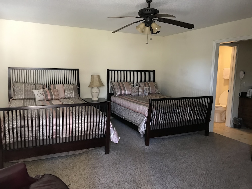 Columbia Lakes Resort Cottages - photo 4
