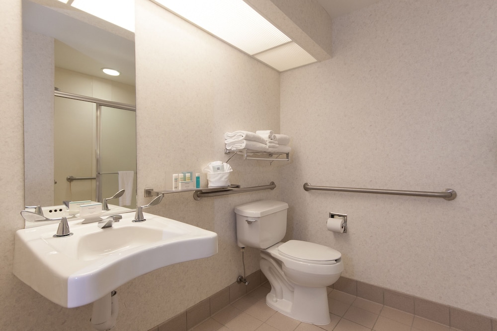 Hampton Inn Buffalo South I 90 - photo 18