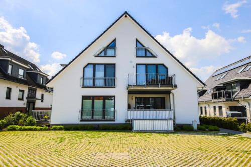 Ferienwohnung Strandhaus Möwenberg App.2 — 4-Star Luxury Hotel in Scharbeutz, Germany