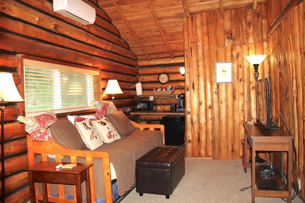 Yellowstone Hot Springs Resort - photo 27