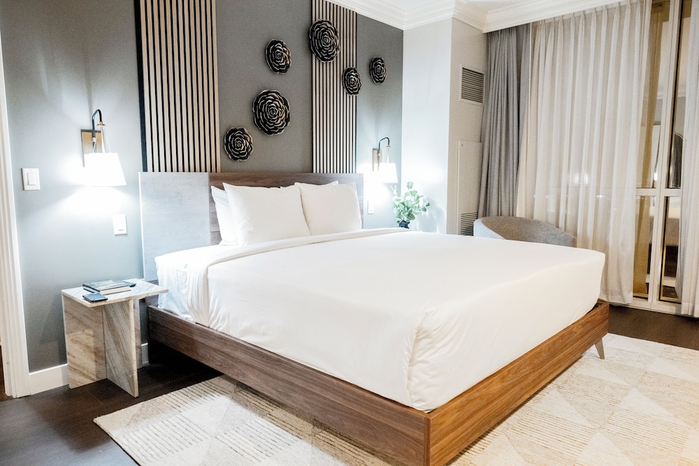 StripViewSuites at Signature - photo 82