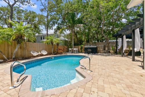 Vilano Paradise Resort style Pool Walk to Beach in Saint Augustine, United States
