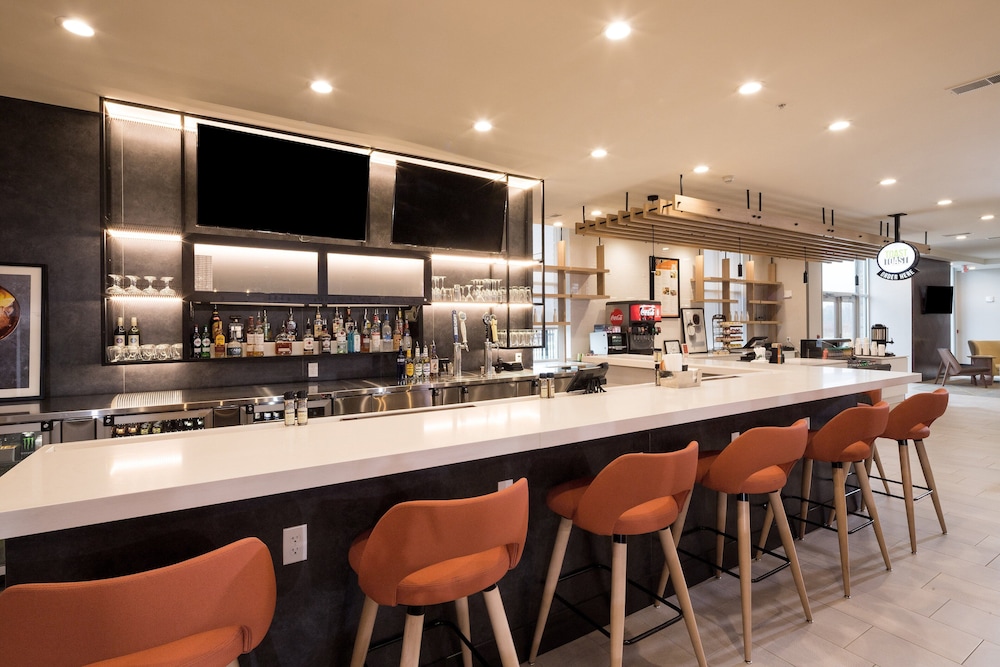 Holiday Inn & Suites Detroit Troy by IHG - photo 36