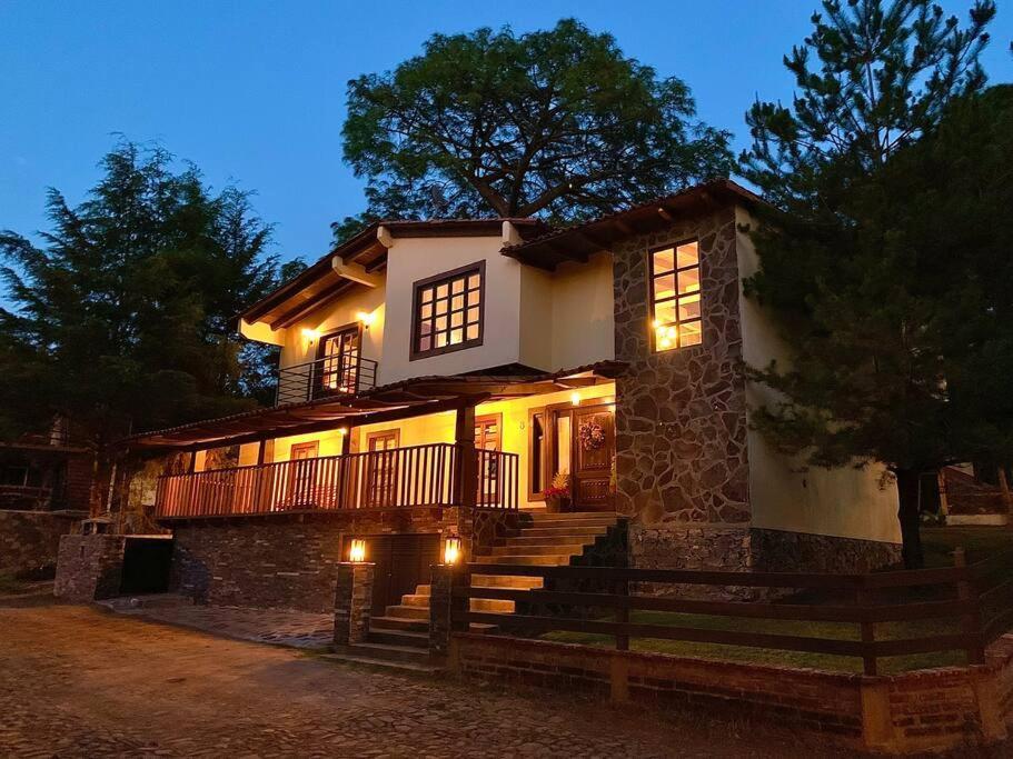 Cabaña de lujo en Fraccionamiento Residencial — 4-Star Luxury Hotel in Mazamitla, Mexico