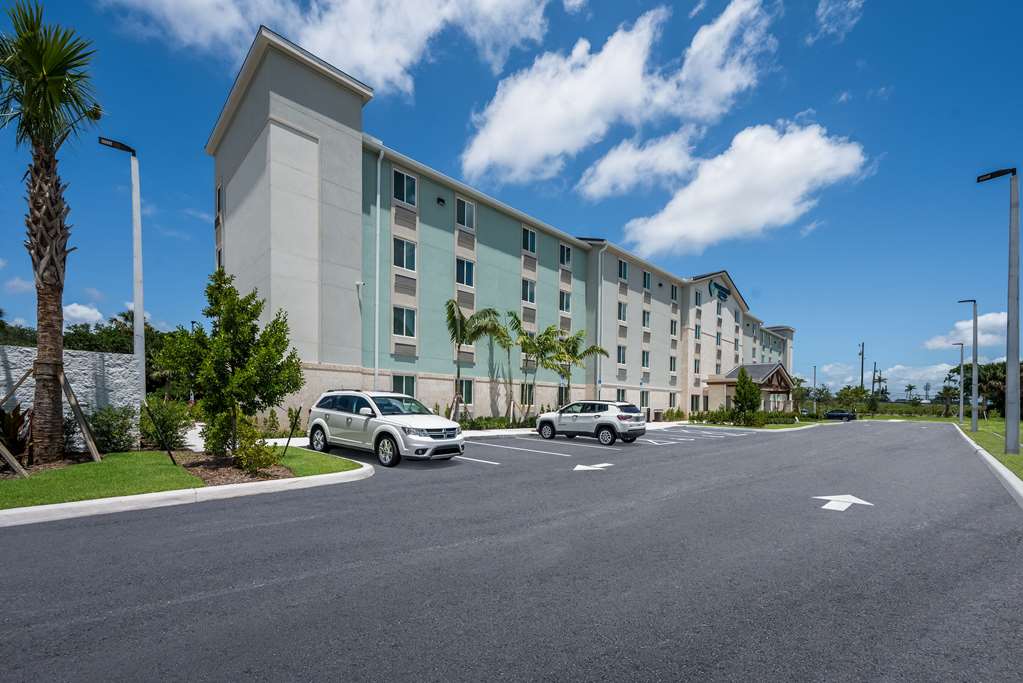Woodspring Suites West Palm Beach - photo 2