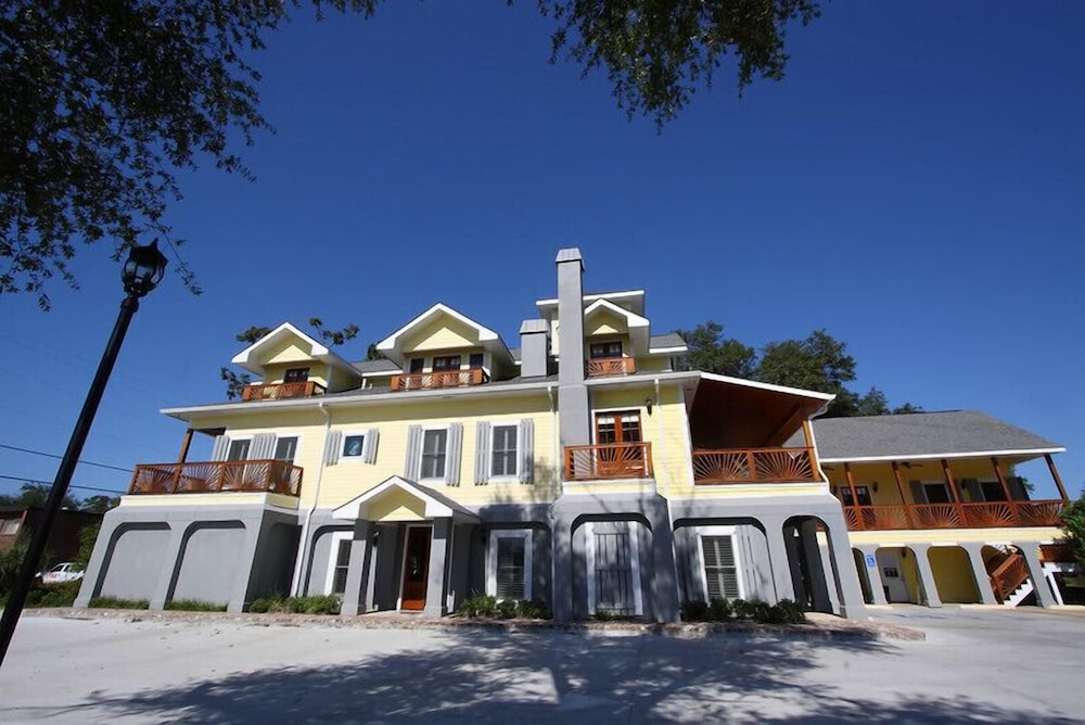 The Almanett Hotel in Gulfport, United States