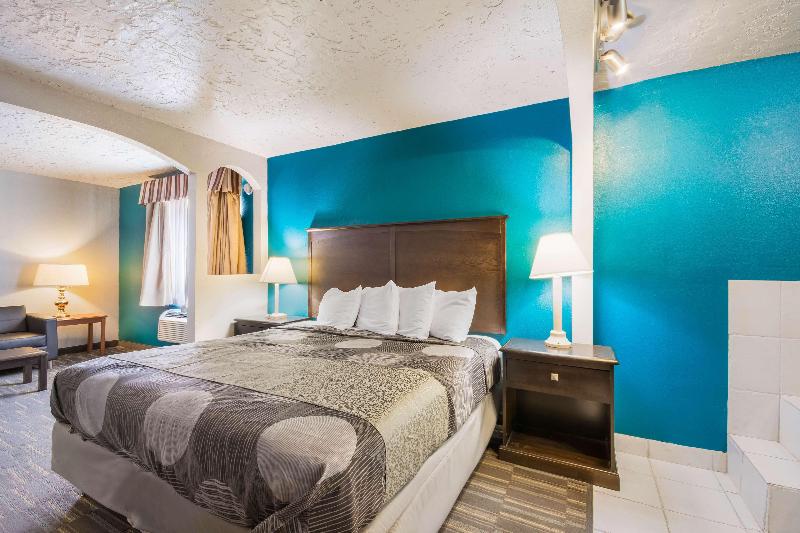Econo Lodge Inn & Suites Oklahoma City - photo 10