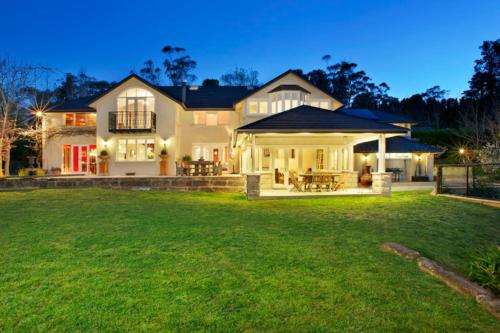 Ellengowan In Leura on 2 acres in Leura, Australia