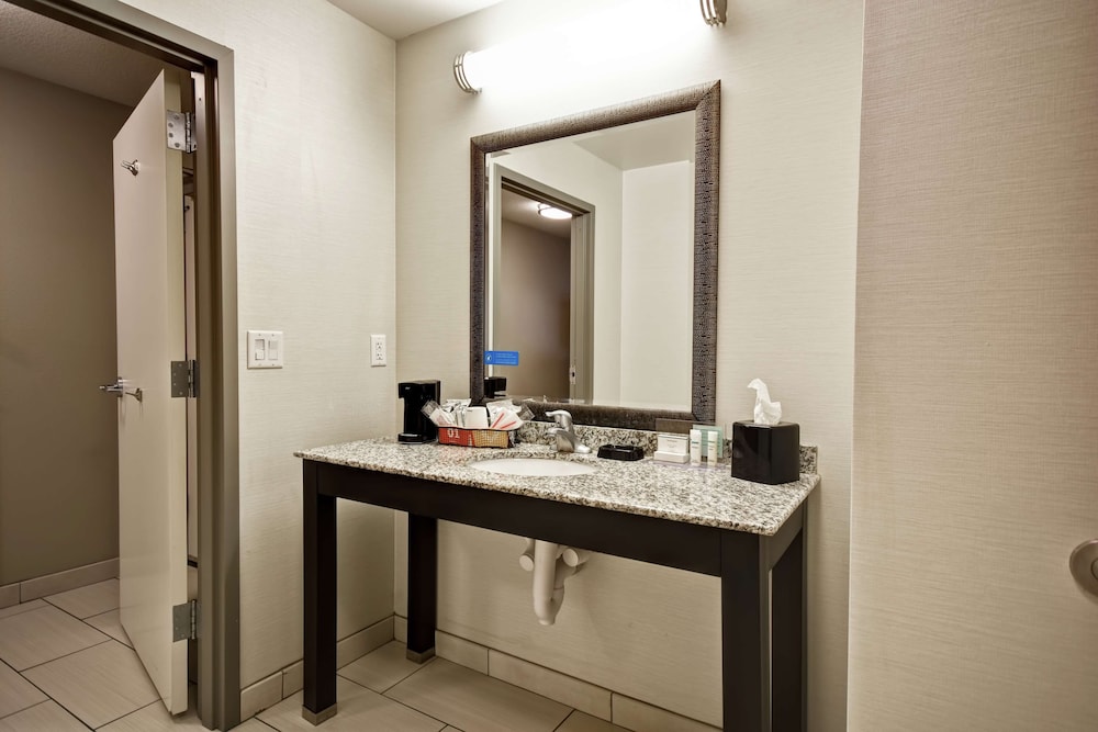 Hampton Inn Middletown - photo 14