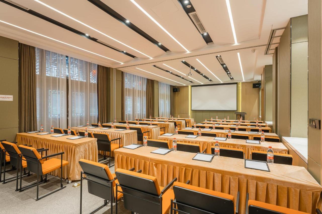 Atour Hotel Tongxiang Wuzhen in Tongxiang, People's Republic of China