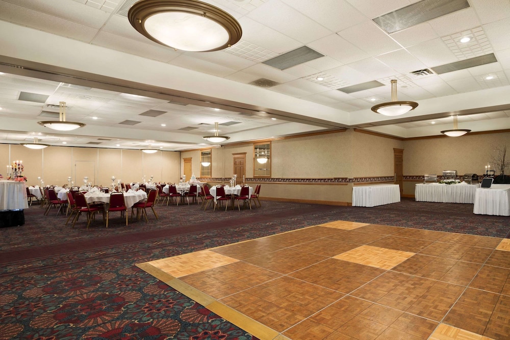 Days Inn by Wyndham Rock Falls - photo 56