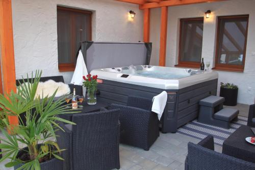 A tornácos panzió — 4-Star Luxury Hotel in Kethely, Hungary