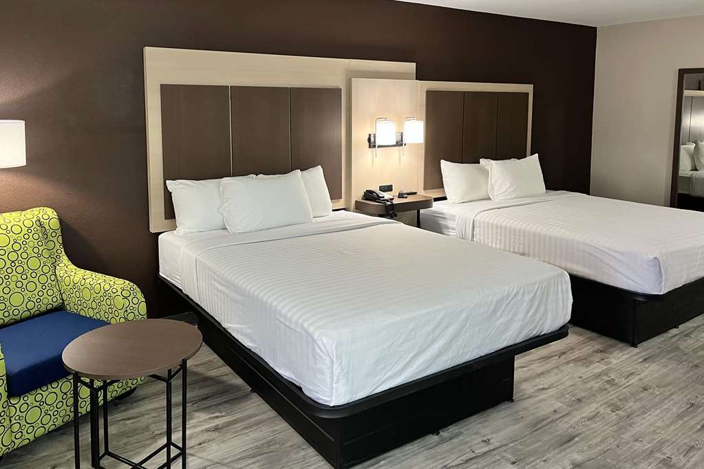Quality Inn & Suites at Airport Blvd I 65 - photo 14