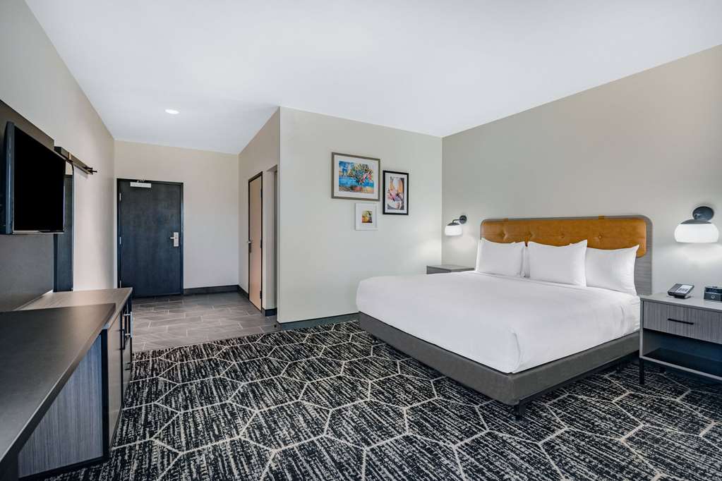 La Quinta Inn & Suites by Wyndham Yucaipa - photo 10